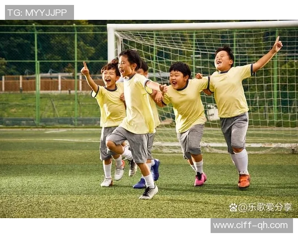 去去足球：探索足球背后的激情与梦想，感受运动的魅力与团队的力量